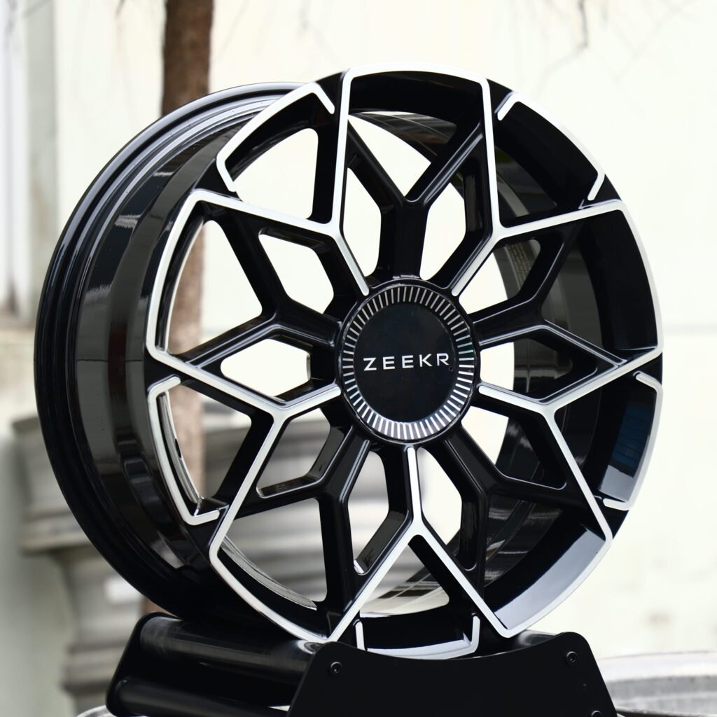 Zeekr X wheels – Gloss Black Machined Snowflake (Zeekr OEM-Style), angled view