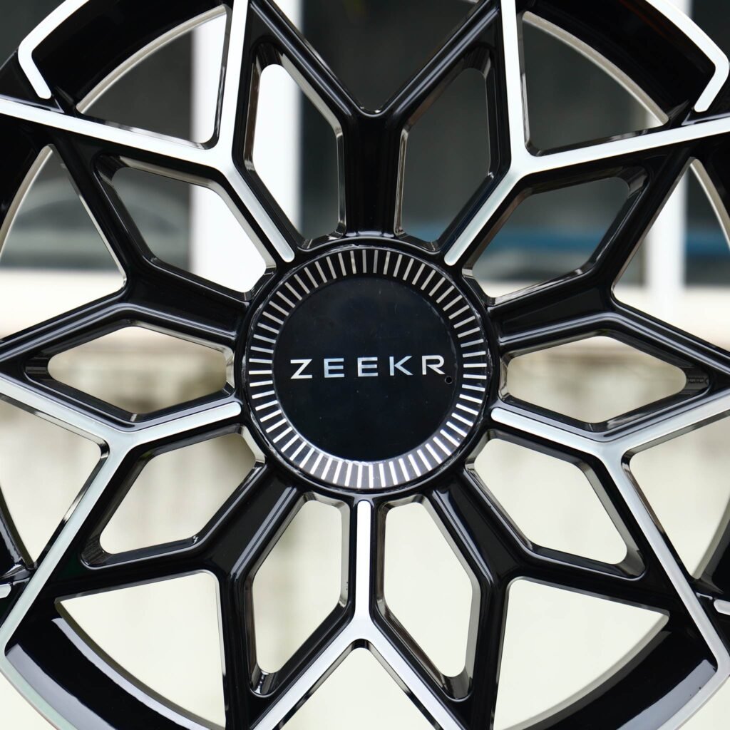 Zeekr 007 wheels – Gloss Black Machined Snowflake (Zeekr OEM-Style), lip and barrel detail