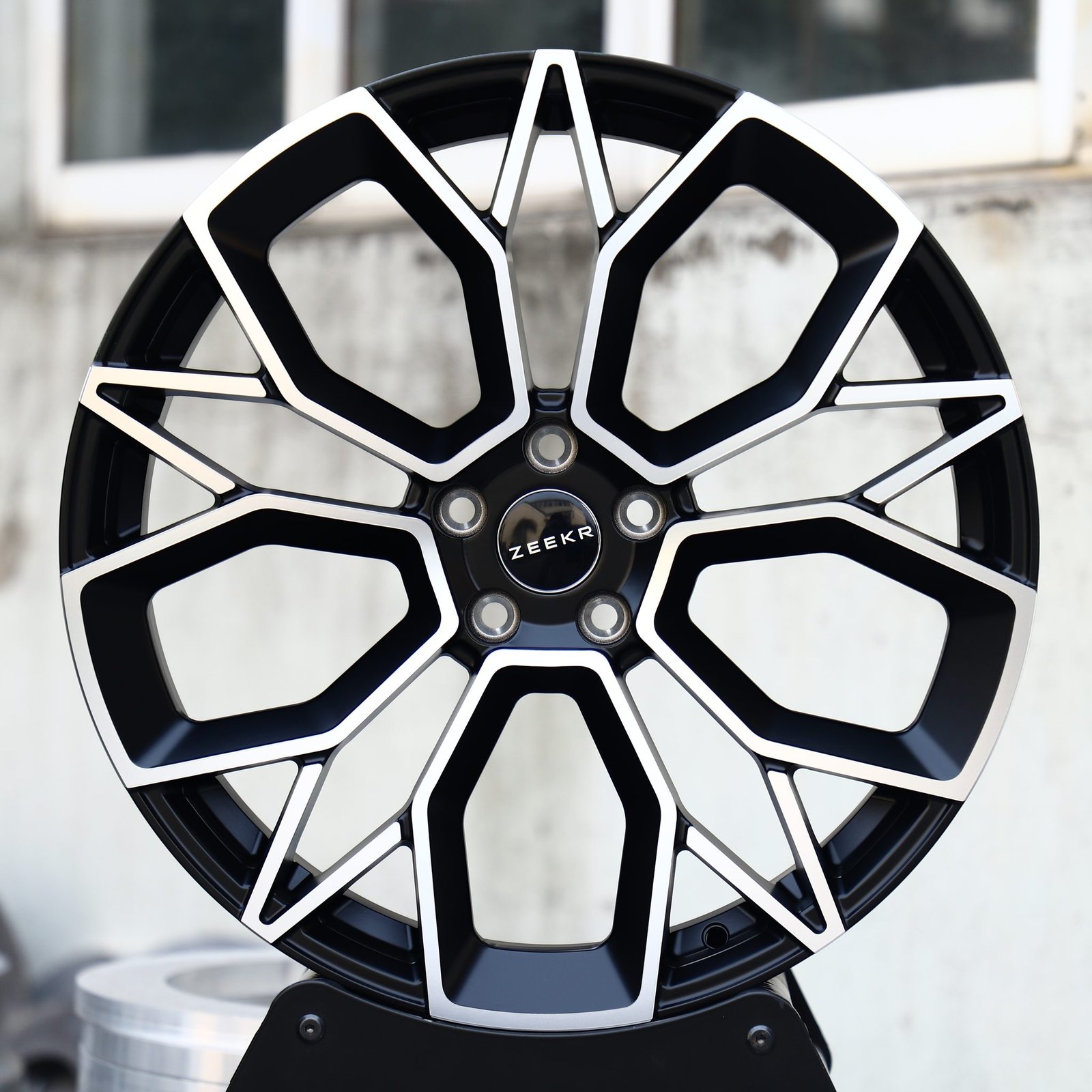 Zeekr 007 wheels – Matte Black Machined Petal (Zeekr OEM-Style), front view