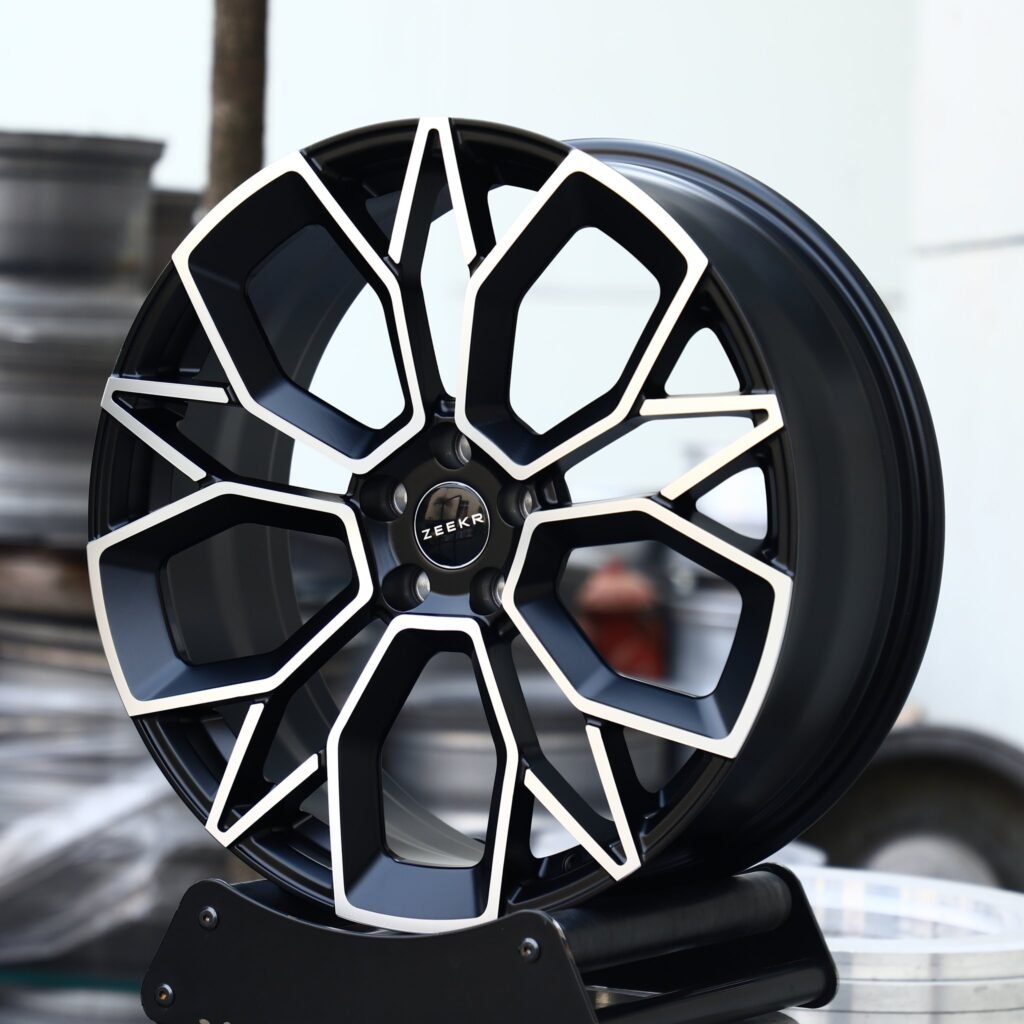 Zeekr 007 wheels – Matte Black Machined Petal (Zeekr OEM-Style), lip and barrel detail