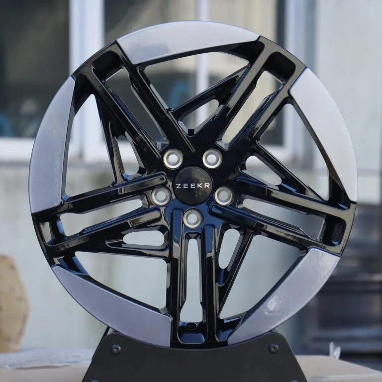 Zeekr 001 wheels – Gloss Black Split-Spoke Machined Face (Zeekr OEM-Style), front view