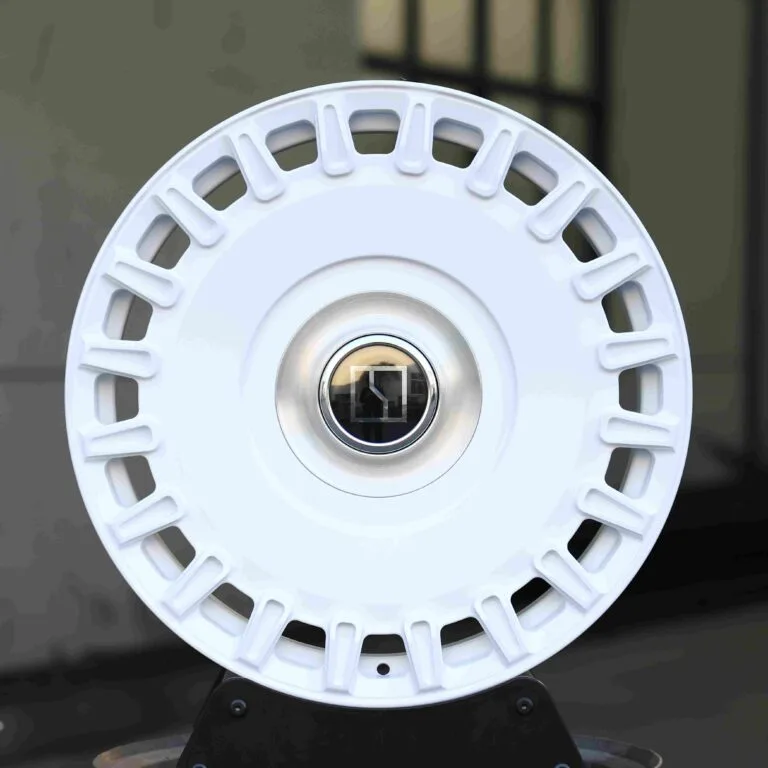 Zeekr 001 wheels – Gloss White Full-Face, front view