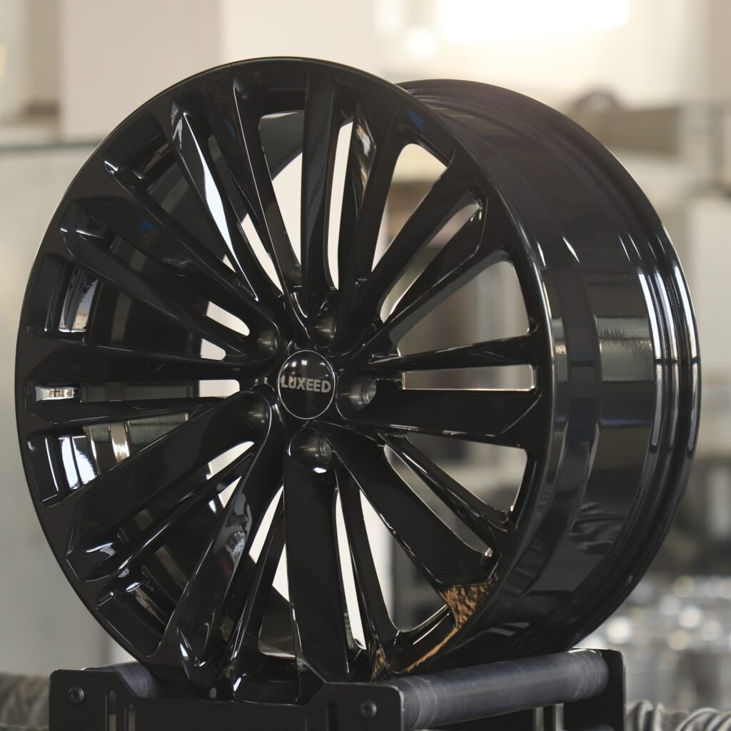 Luxeed OEM-Style Gloss Black Split-Spoke forged wheel - view 3
