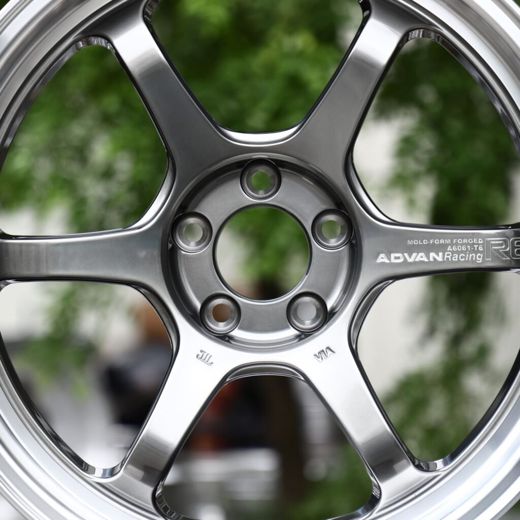 Toyota GR Supra wheels – Gunmetal 6-Spoke Polished Lip (Advan-Style), lip and barrel detail