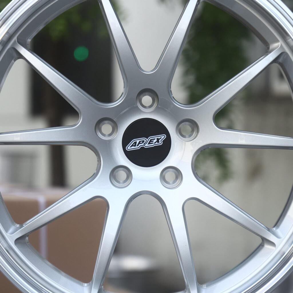 Audi A4 B9 wheels – Bright Silver 10-Spoke Polished Lip (APEX-Style), lip and barrel detail