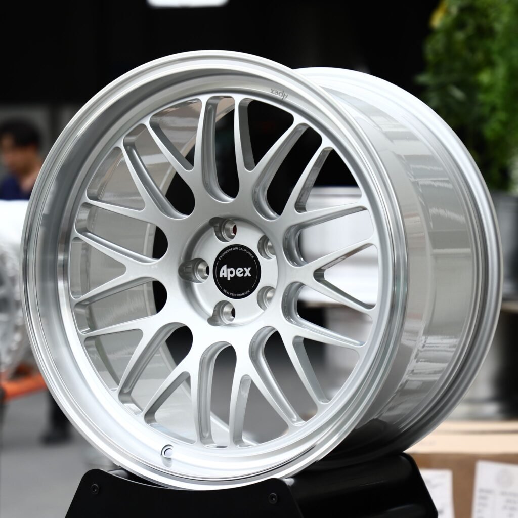 Audi RS5 wheels – Bright Silver Mesh Polished Deep Lip (APEX-Style), angled view