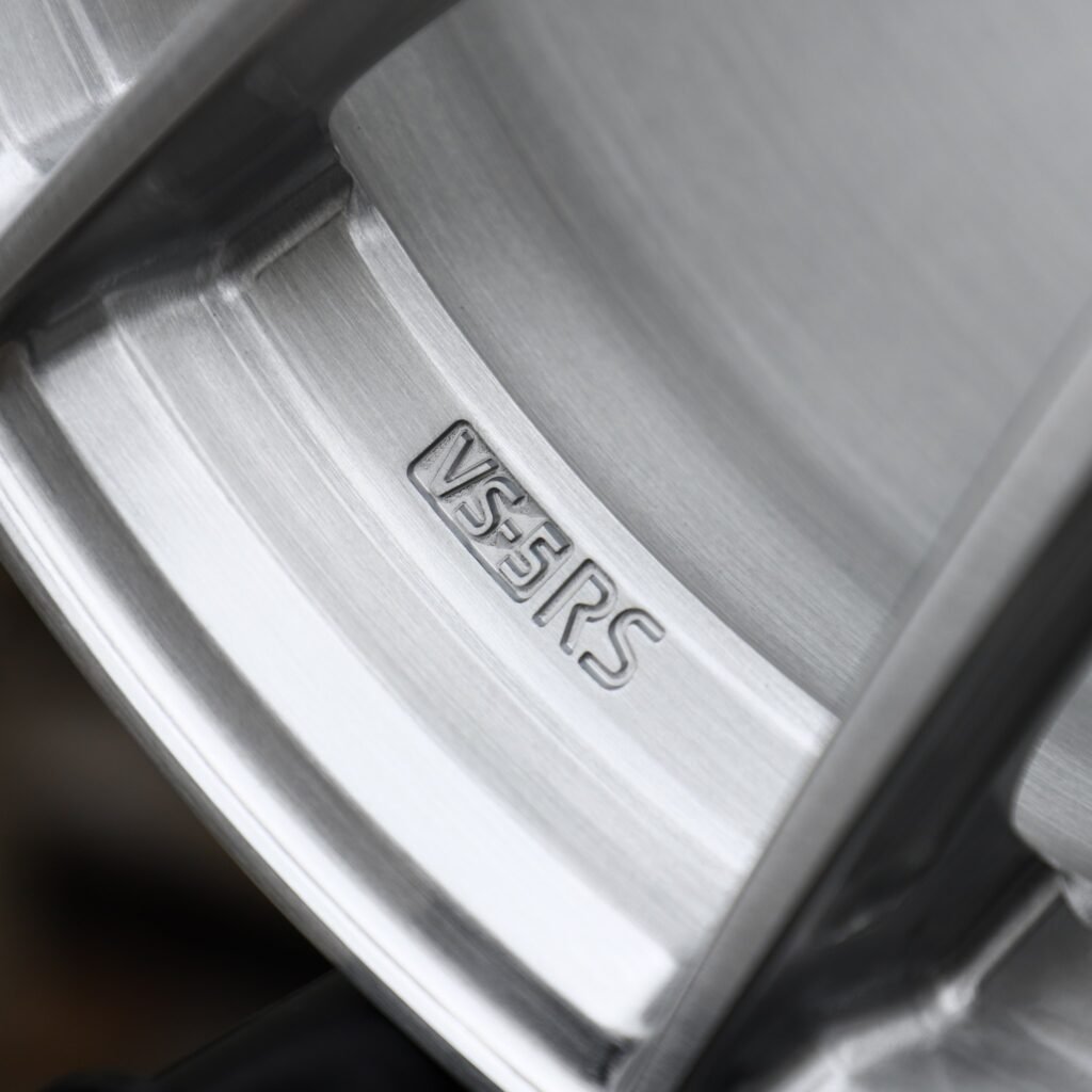 Audi A4 B9 wheels – Brushed Silver 10-Spoke Concave (APEX-Style), lip and barrel detail
