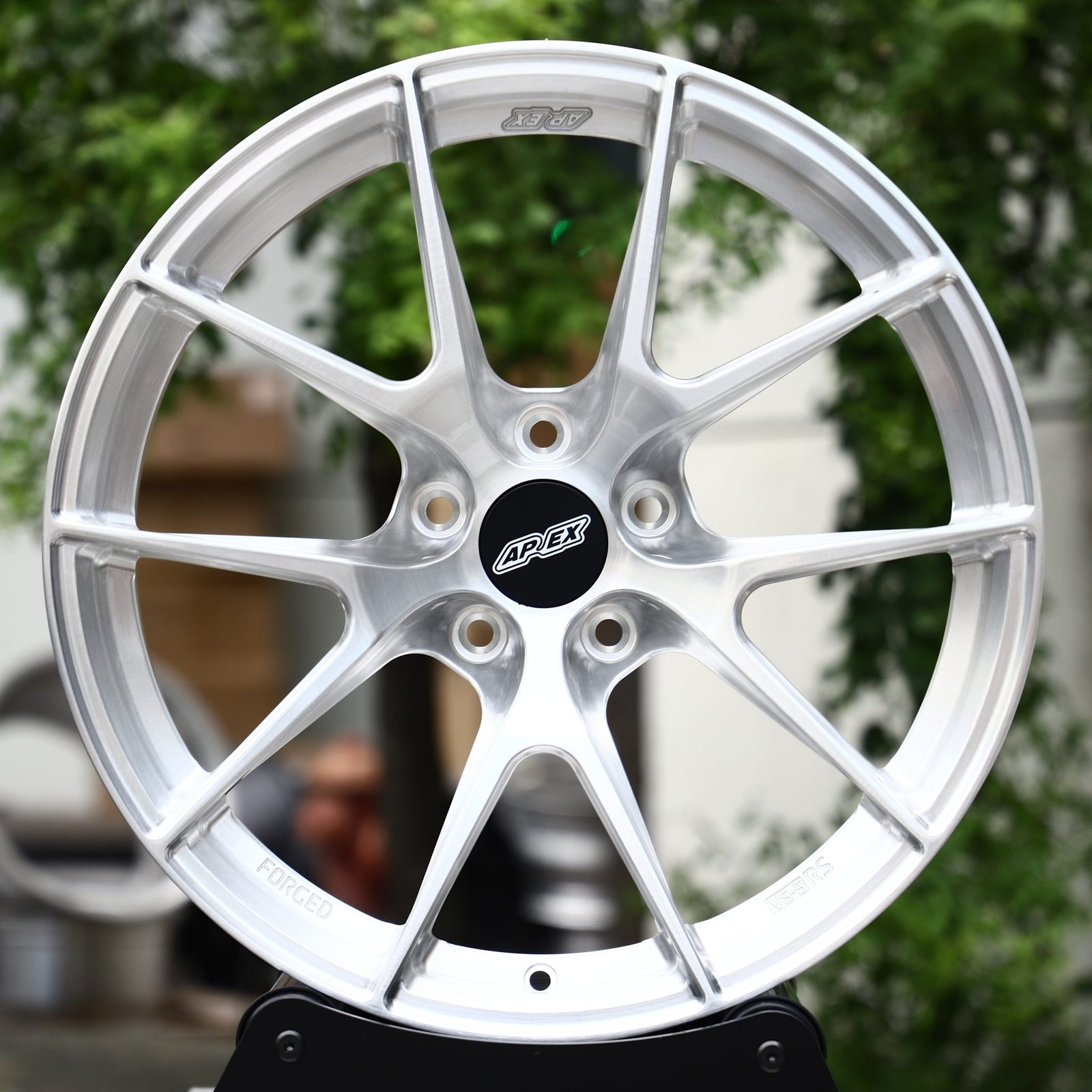 Audi A4 wheels – Brushed Silver 10-Spoke (APEX-Style), front view