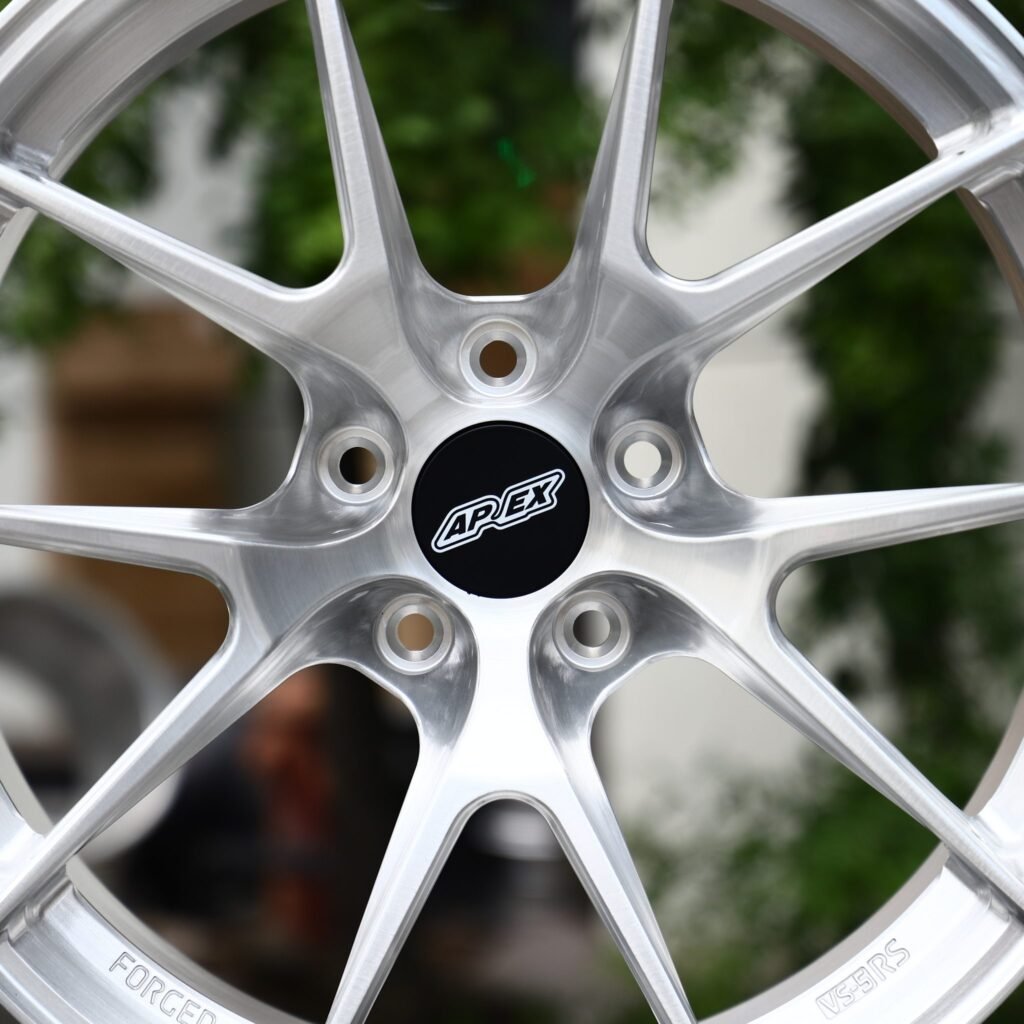 Audi A6 C8 wheels – Brushed Silver 10-Spoke (APEX-Style), lip and barrel detail