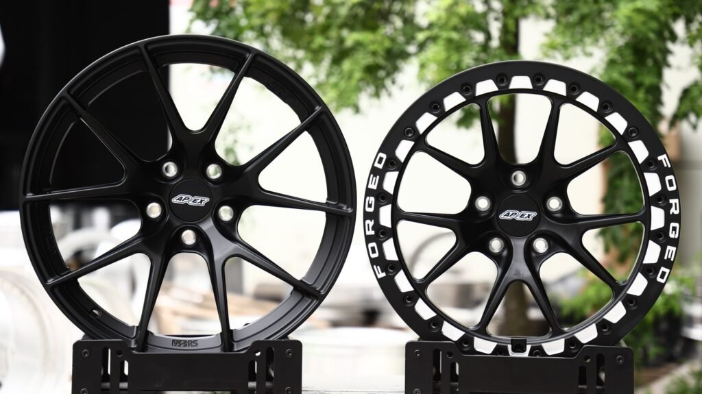 Chrysler 300 wheels – Satin Black 10-Spoke Concave (APEX-Style), lip and barrel detail