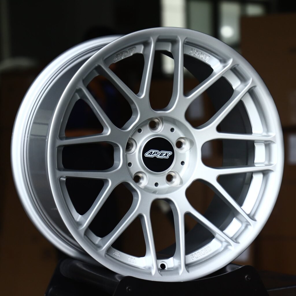 BMW 5 Series wheels – Silver Mesh (APEX-Style), angled view