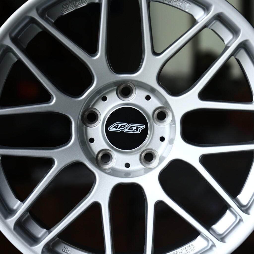 Audi A4 B9 wheels – Silver Mesh (APEX-Style), lip and barrel detail