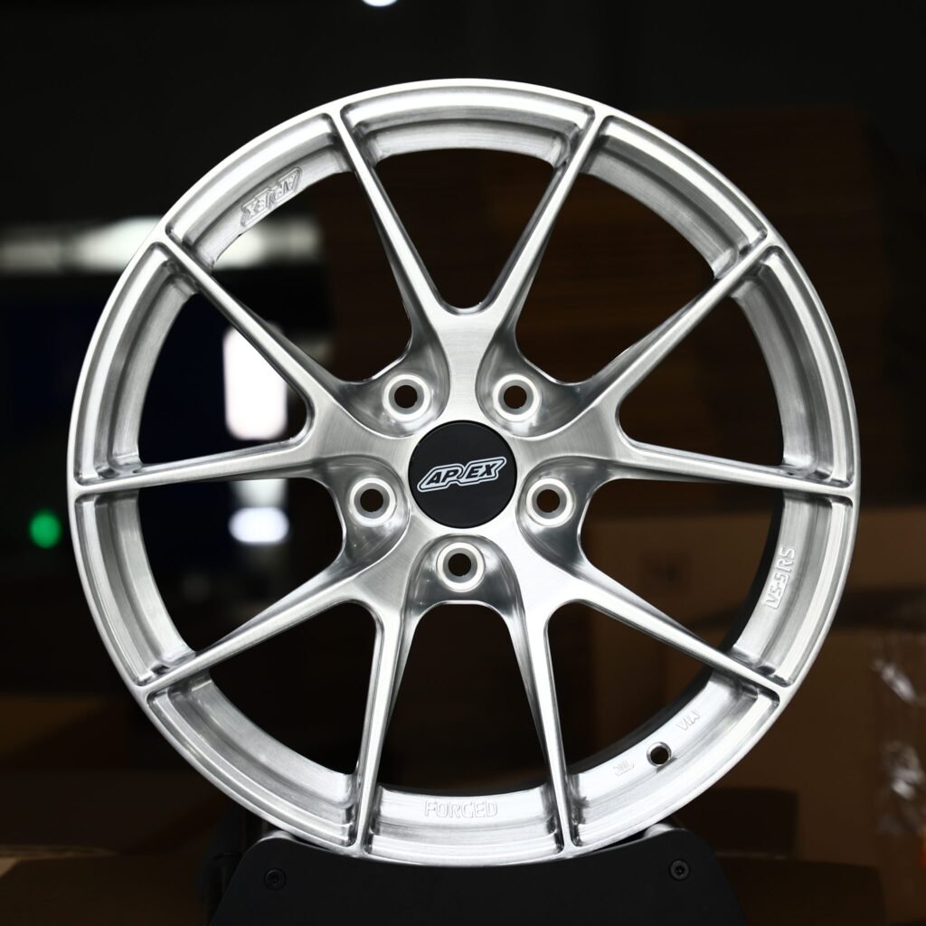 APEX VS-5RS-Style Full Polished Brushed Silver 10-Spoke Y-Design Forged Wheels – BMW M3 CS Handschalter, close-up view