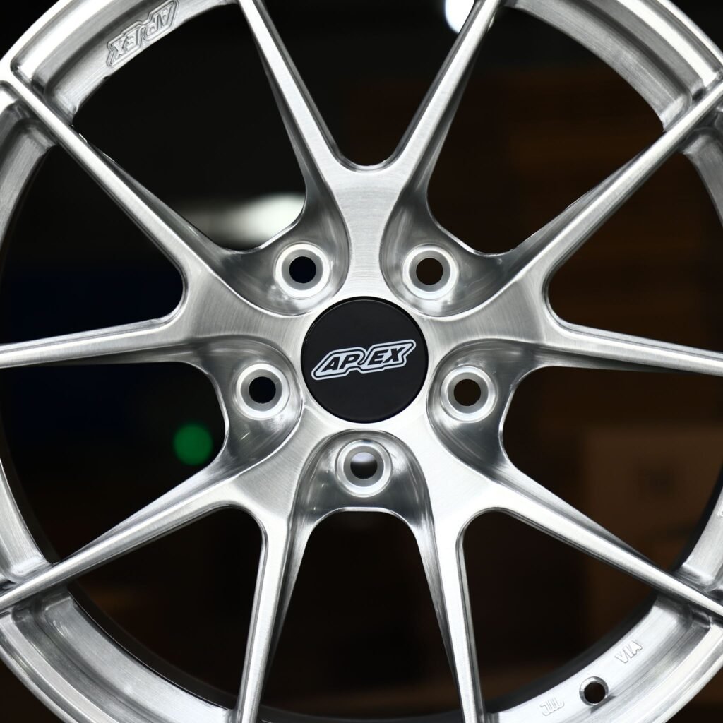 APEX VS-5RS-Style Full Polished Brushed Silver 10-Spoke Y-Design Forged Wheels – BMW M3 CS Handschalter, detail view