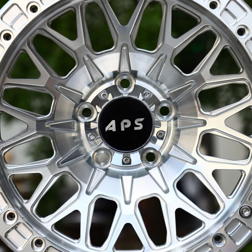 Jeep Gladiator wheels – Polished Mesh Bolted Ring Beadlock (APS-Style), lip and barrel detail