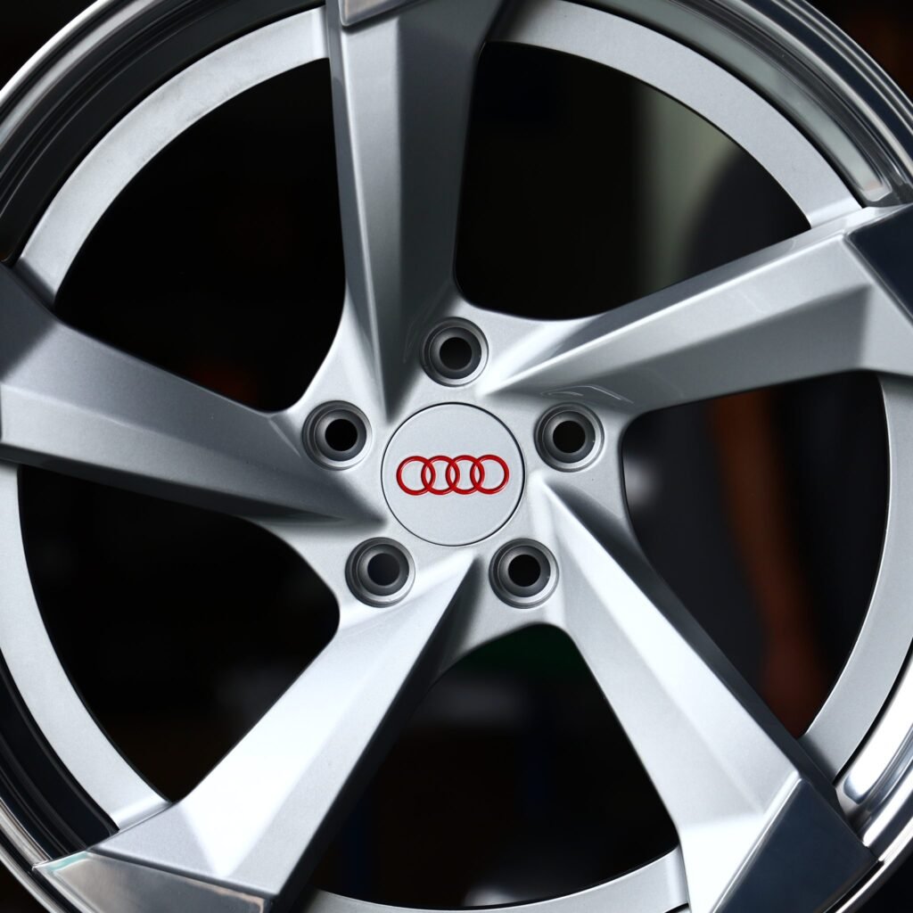 Audi A4 B9 wheels – 2-Piece Silver 5-Spoke Rotor Polished Lip (Audi OEM-Style), lip and barrel detail