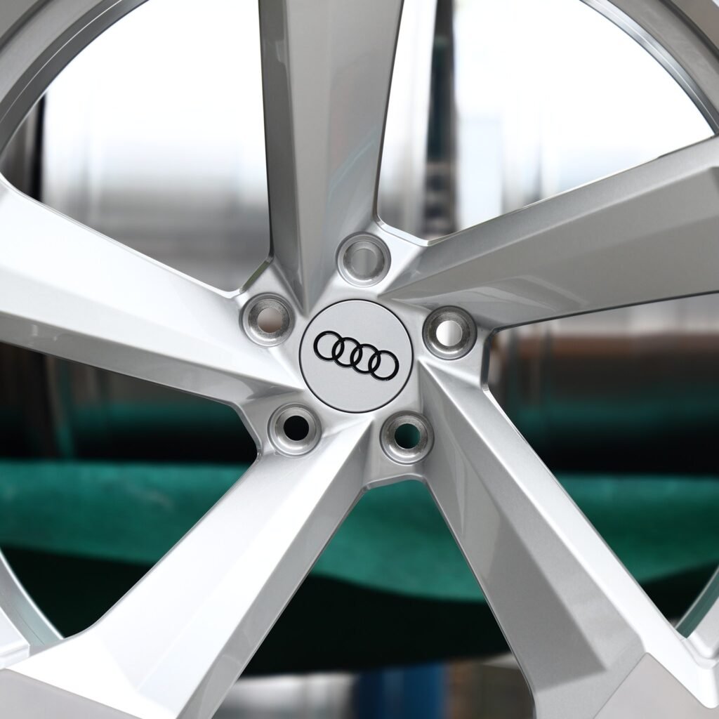 Audi A6 C8 wheels – Bright Silver 5-Spoke Rotor Machined (Audi OEM-Style), lip and barrel detail