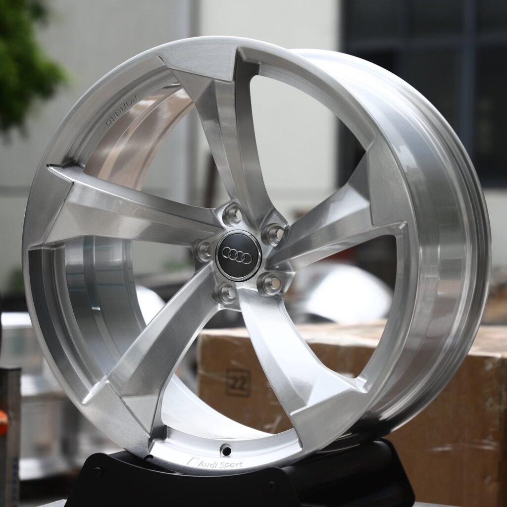 Audi Q5 wheels – Brushed Silver 5-Spoke Rotor (Audi OEM-Style), close-up view