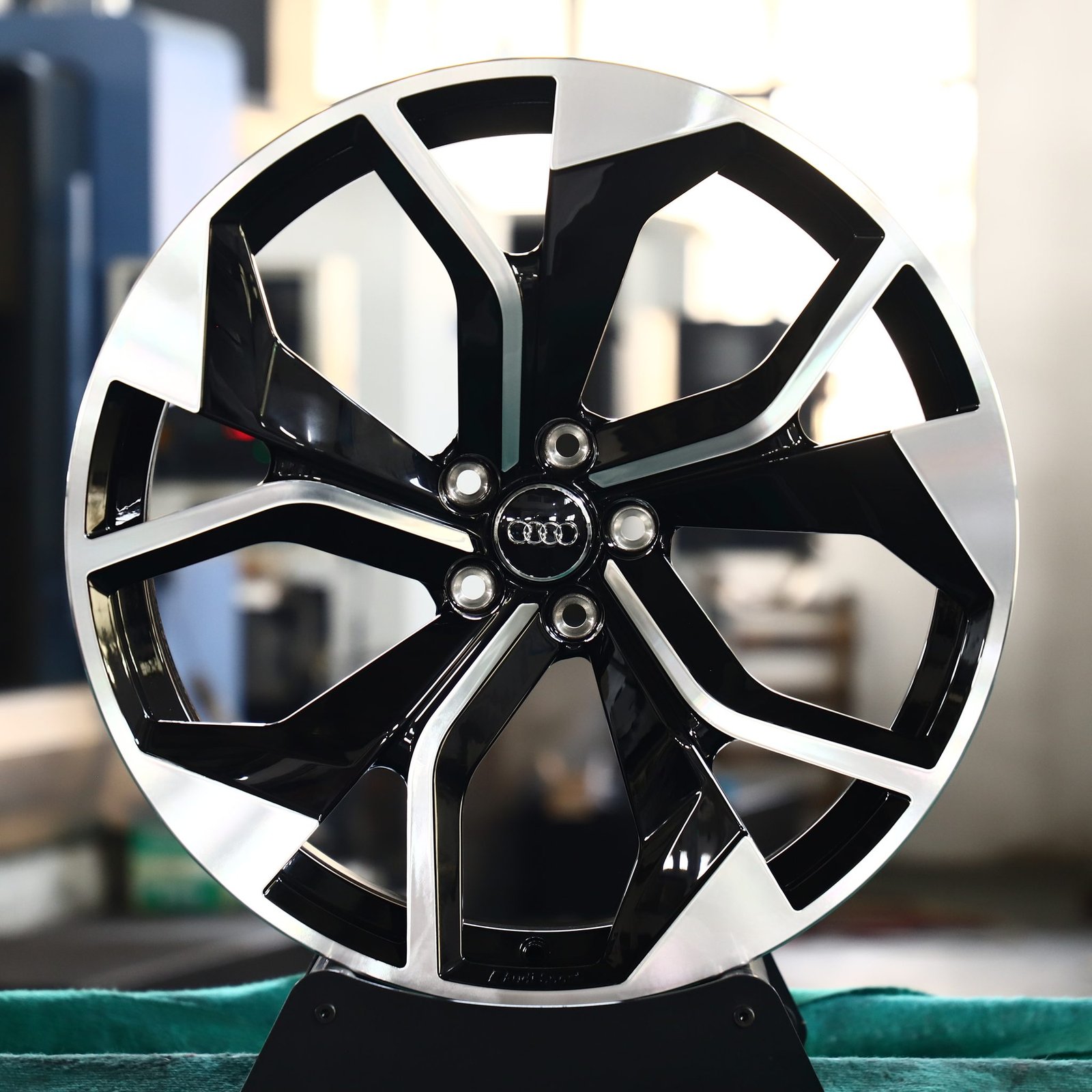 Audi RS6 wheels – Gloss Black Machined 5 Split-Blade (Audi OEM-Style), front view