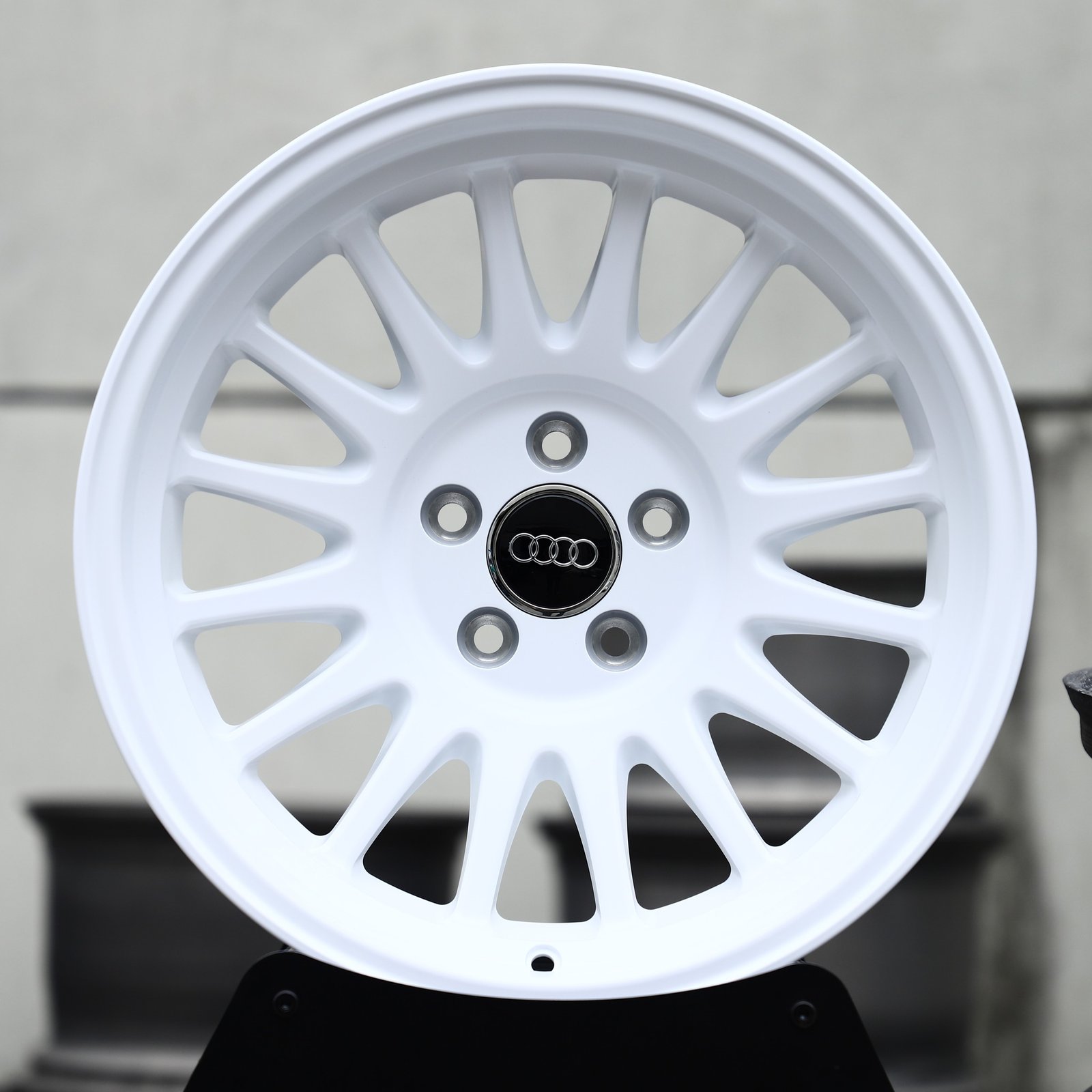 Audi A6 wheels – Gloss White 15-Spoke Deep Lip (Audi OEM-Style), front view