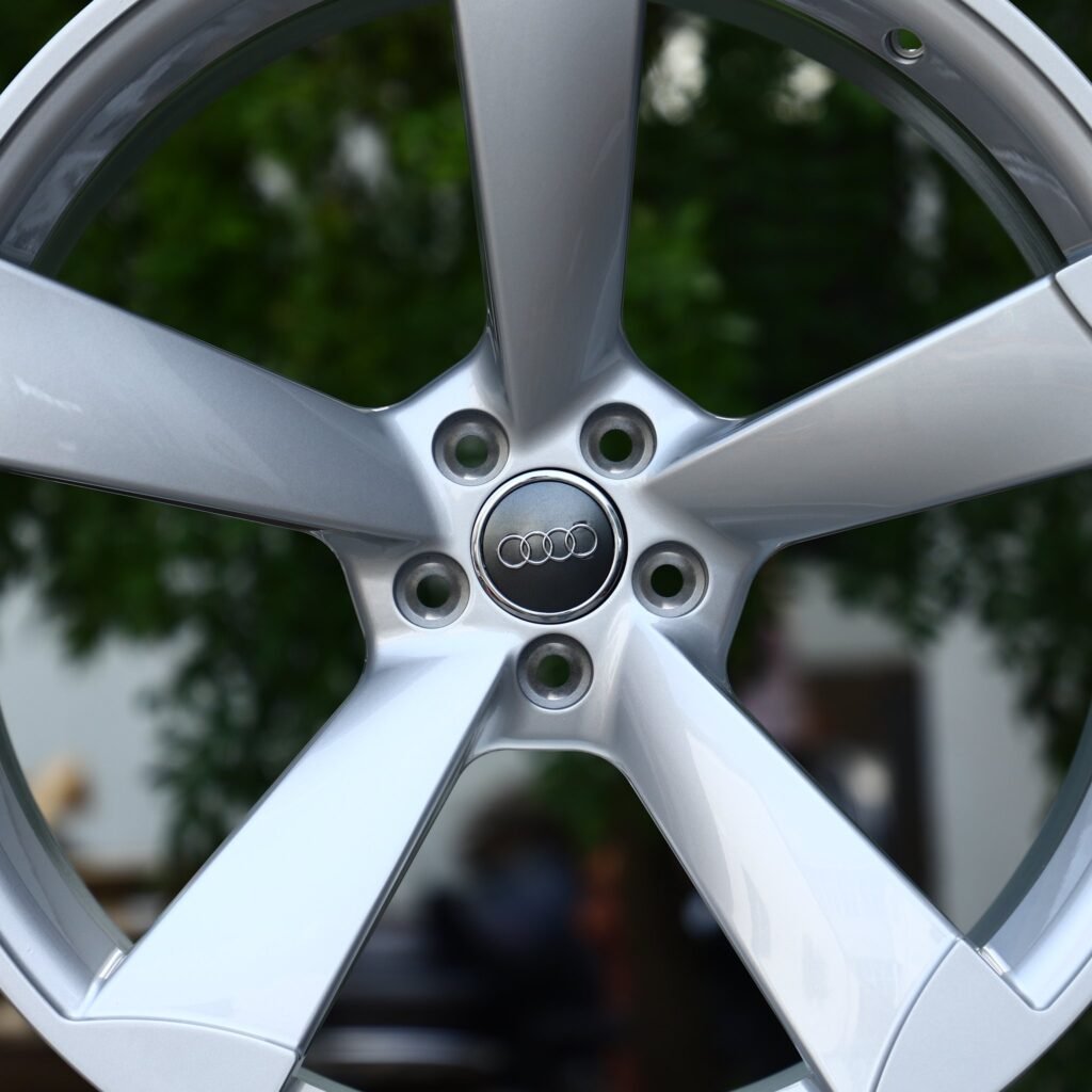 Audi A4 B9 wheels – Silver 5-Spoke Rotor (Audi OEM-Style), lip and barrel detail