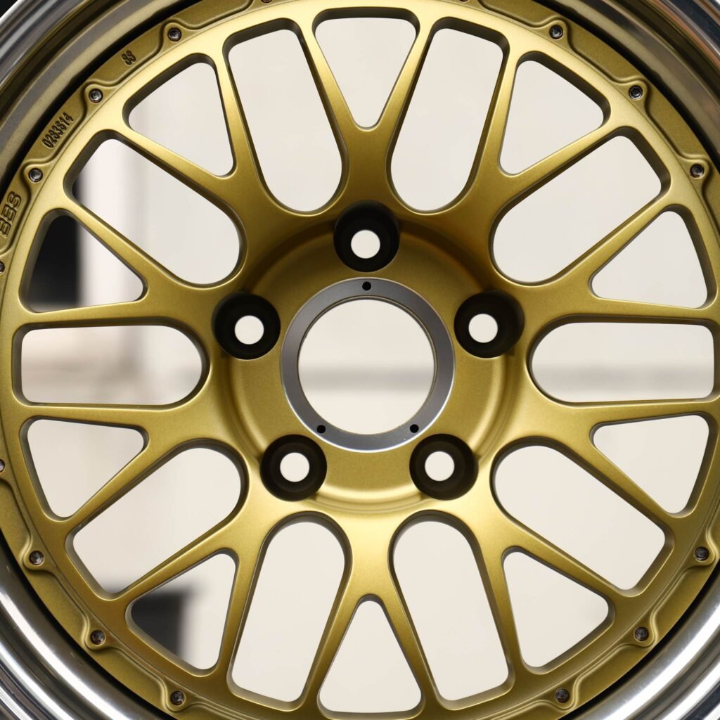 Lamborghini Huracan wheels – Gold Cross-Spoke Mesh 2-Piece Polished Lip, lip and barrel detail
