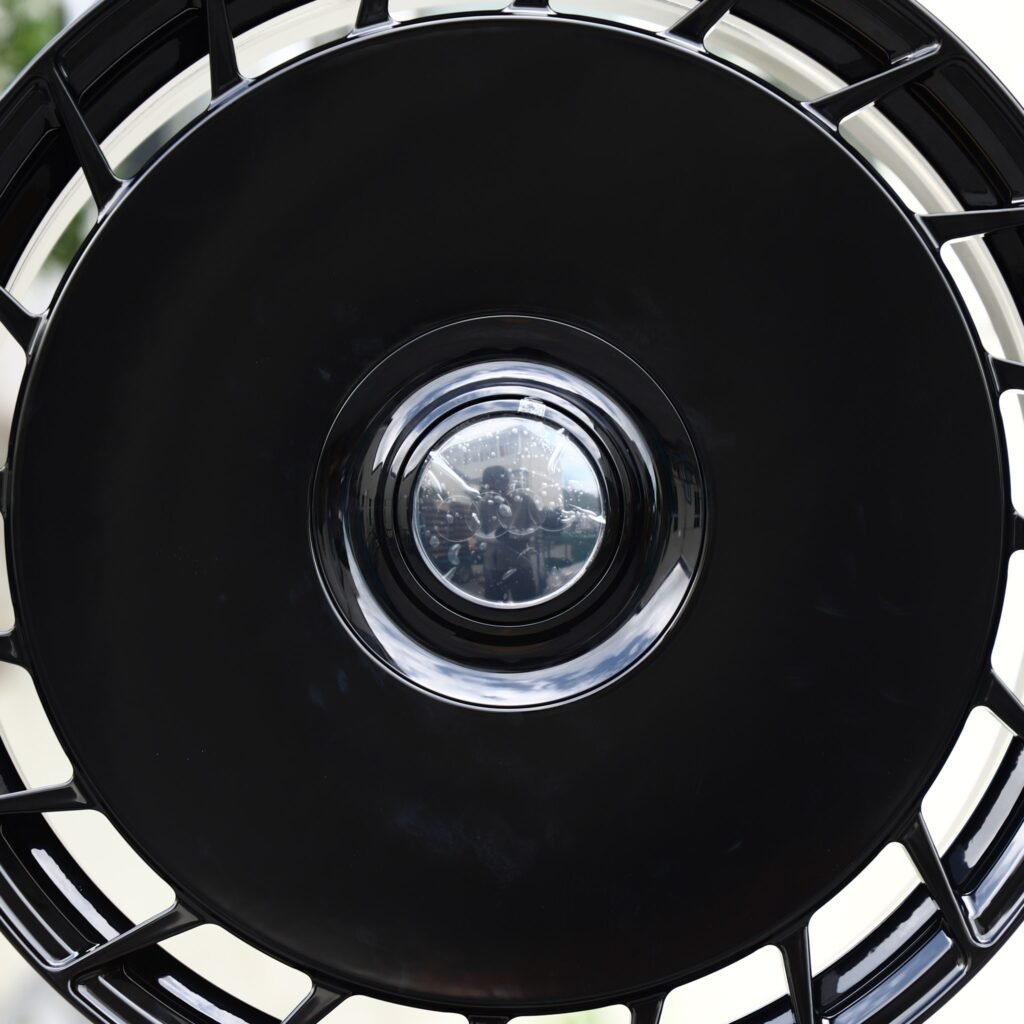 Audi A4 B9 wheels – Gloss Black Turbine Disc, lip and barrel detail