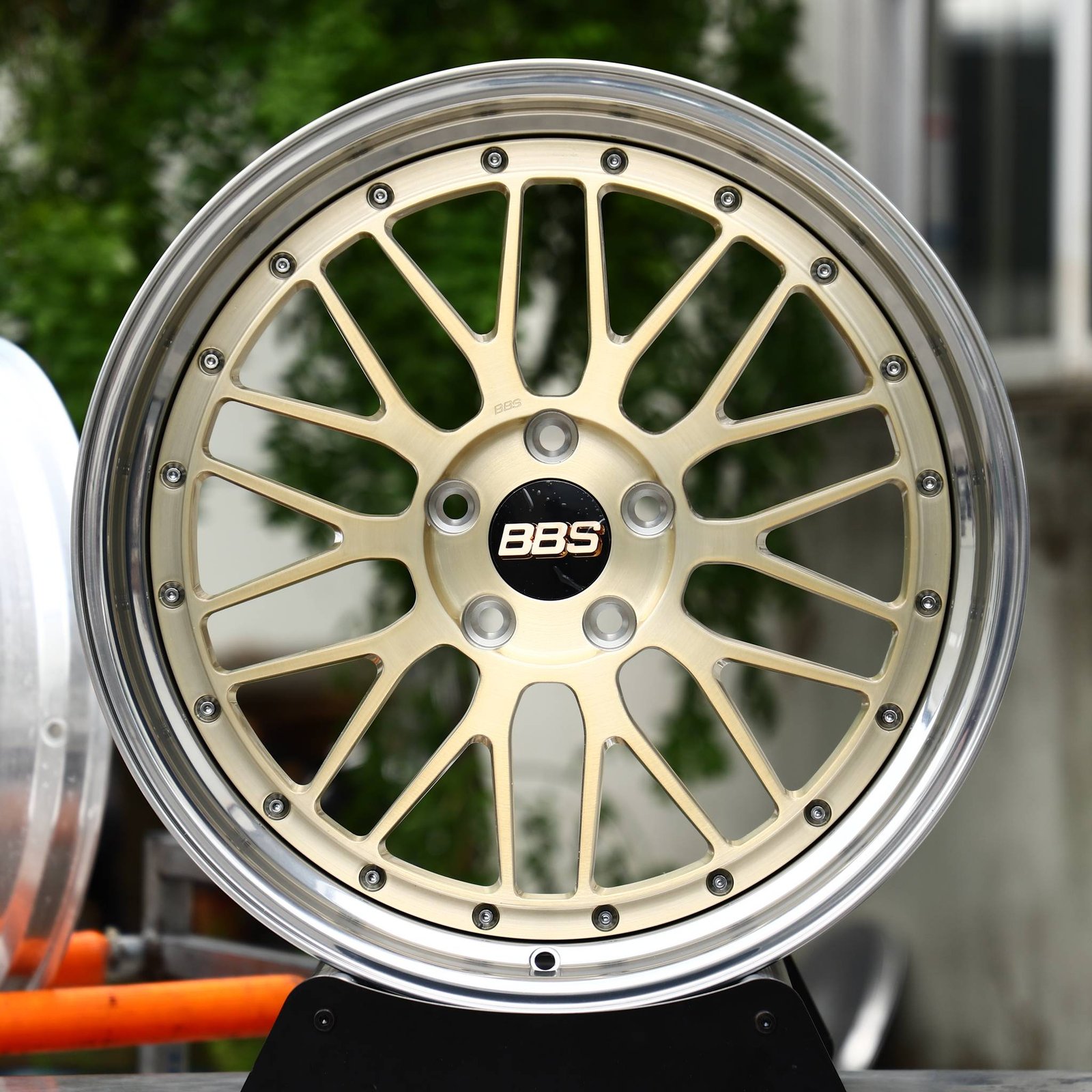 Mercedes GLC wheels – 2-Piece Gold Mesh Polished Lip (BBS-Style), front view