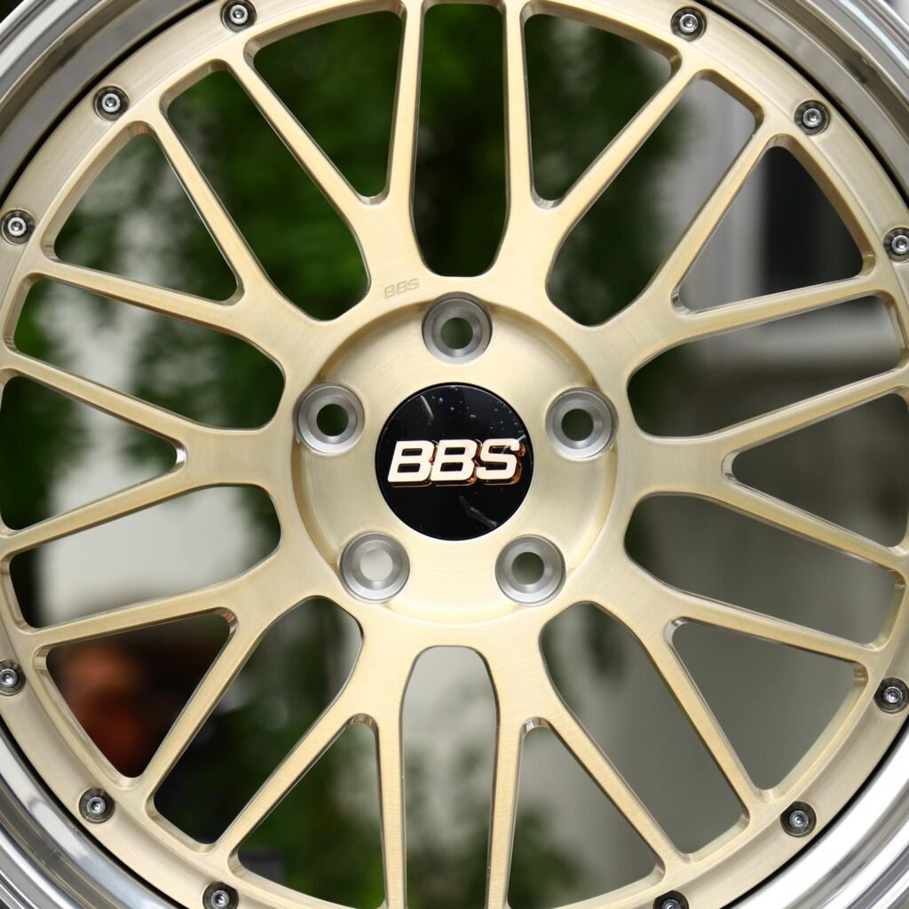 Audi A4 B9 wheels – 2-Piece Gold Mesh Polished Lip (BBS-Style), lip and barrel detail