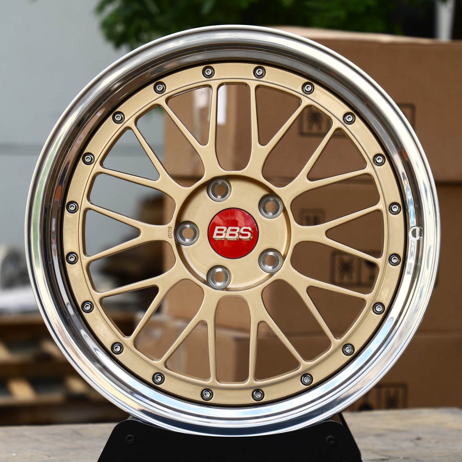 Mercedes CLS wheels – 2-Piece Gold Mesh Red Cap Polished Lip (BBS-Style), front view