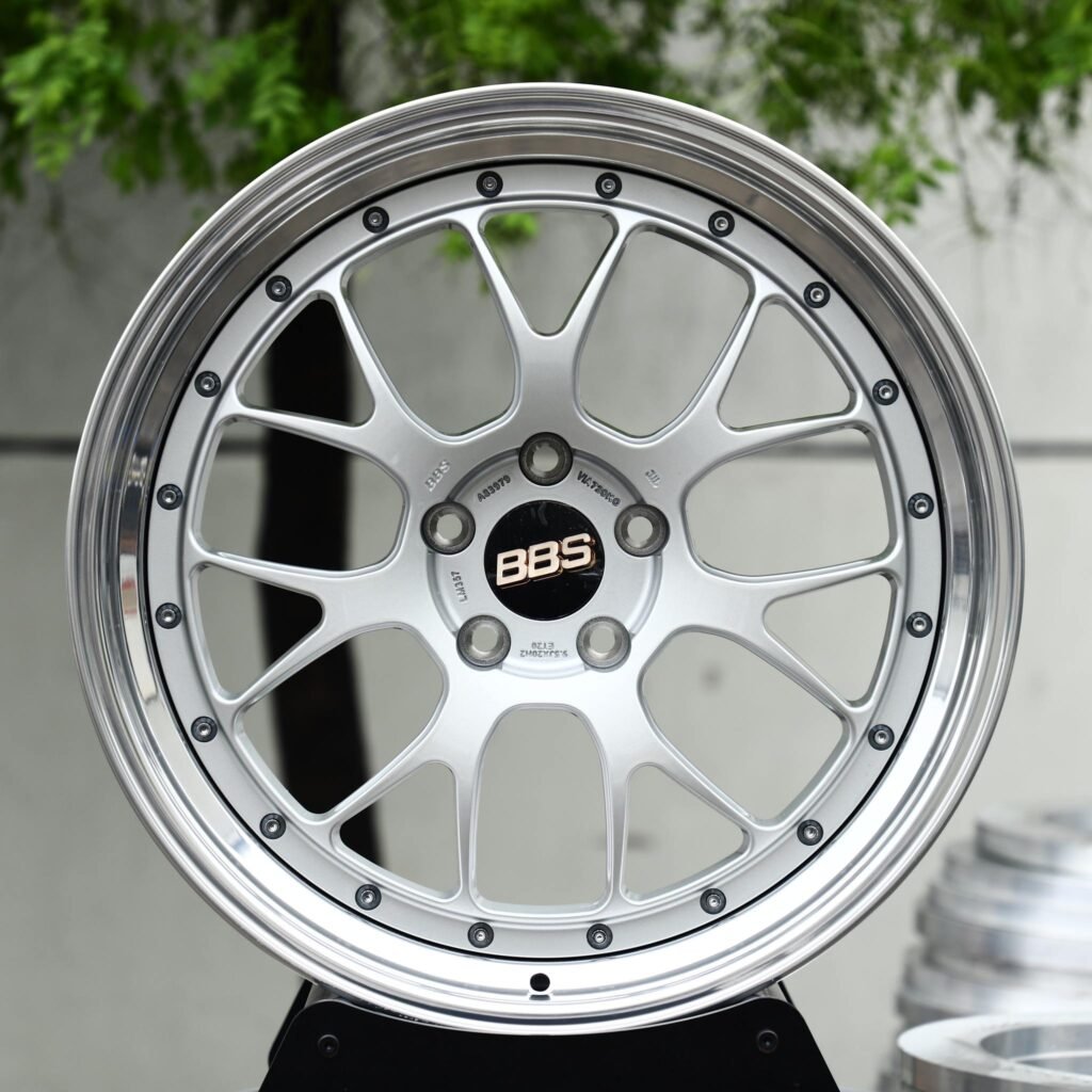 Lexus IS wheels – 2-Piece Silver Mesh Polished Lip (BBS-Style), front view