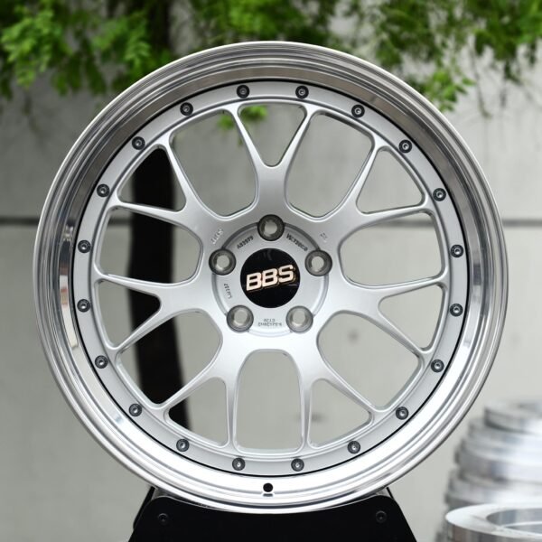 Lexus IS wheels – 2-Piece Silver Mesh Polished Lip (BBS-Style), front view