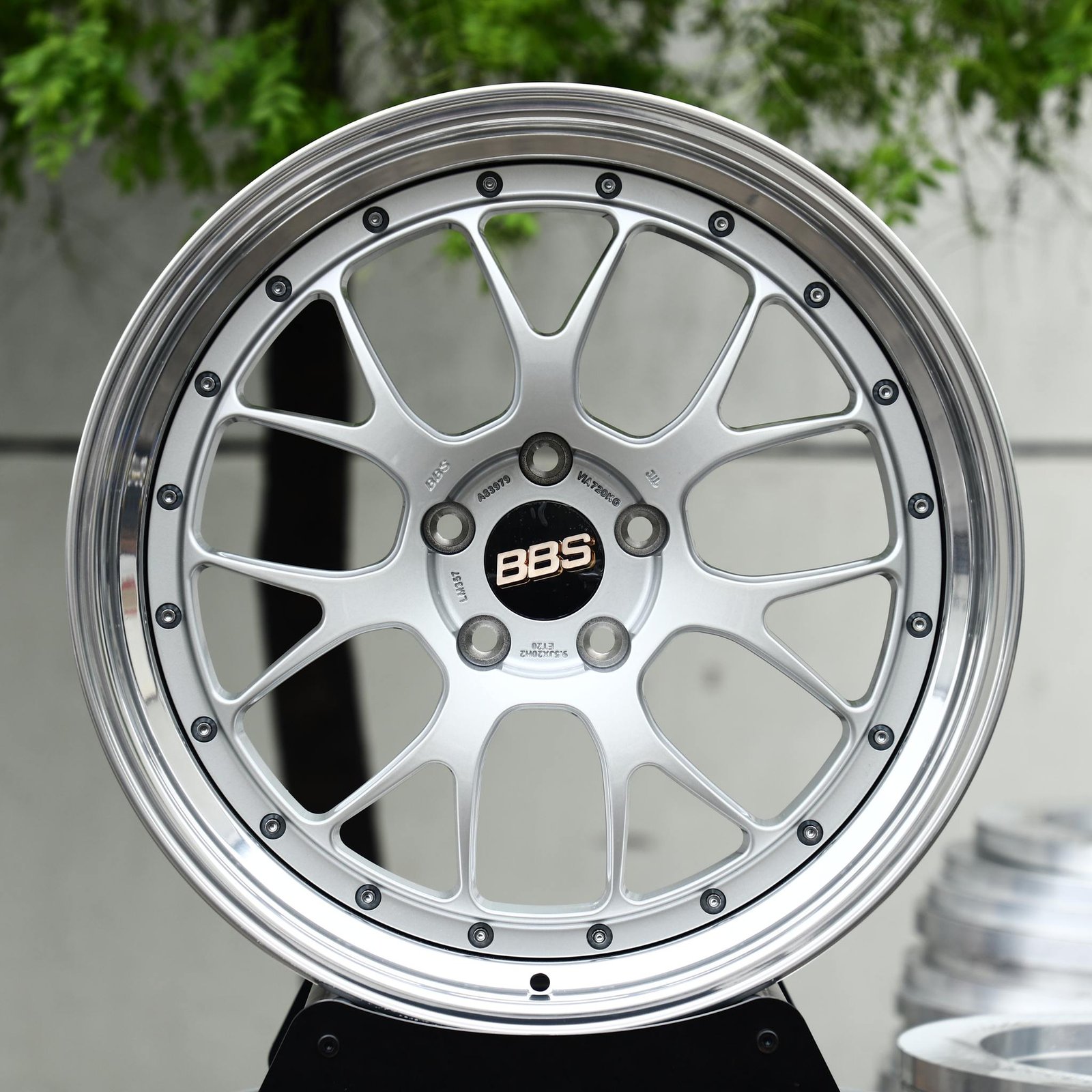 Lexus IS wheels – 2-Piece Silver Mesh Polished Lip (BBS-Style), front view