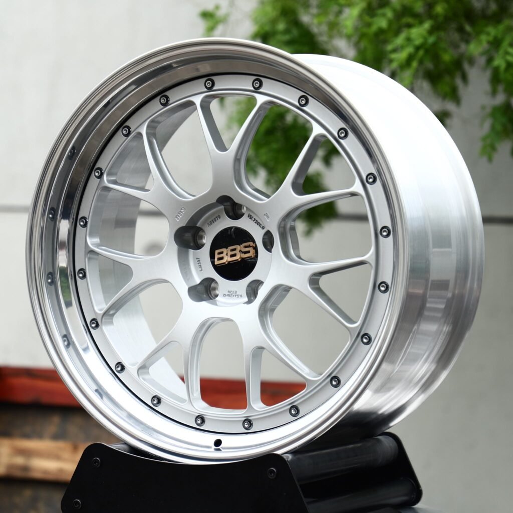 Lexus ES wheels – 2-Piece Silver Mesh Polished Lip (BBS-Style), angled view