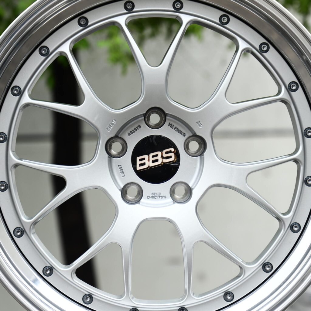 Tesla Model 3 wheels – 2-Piece Silver Mesh Polished Lip (BBS-Style), lip and barrel detail