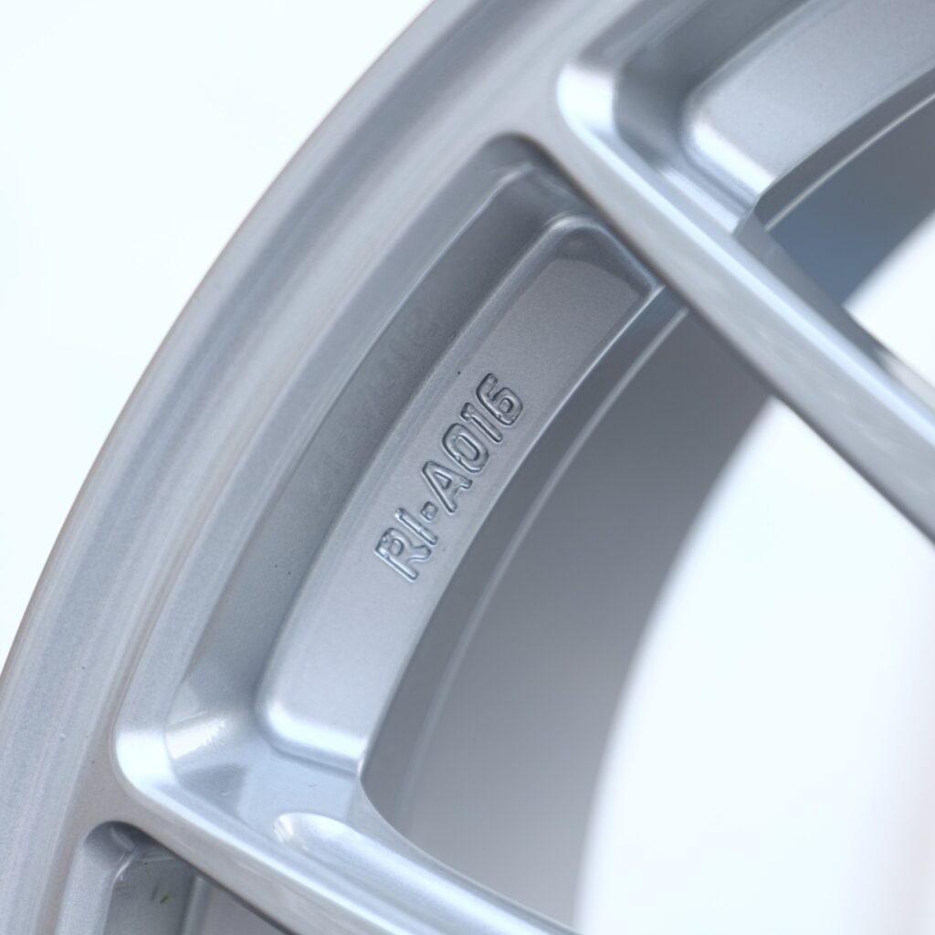 Audi A4 B9 wheels – Bright Silver 5 Split Y-Spoke (BBS-Style), lip and barrel detail