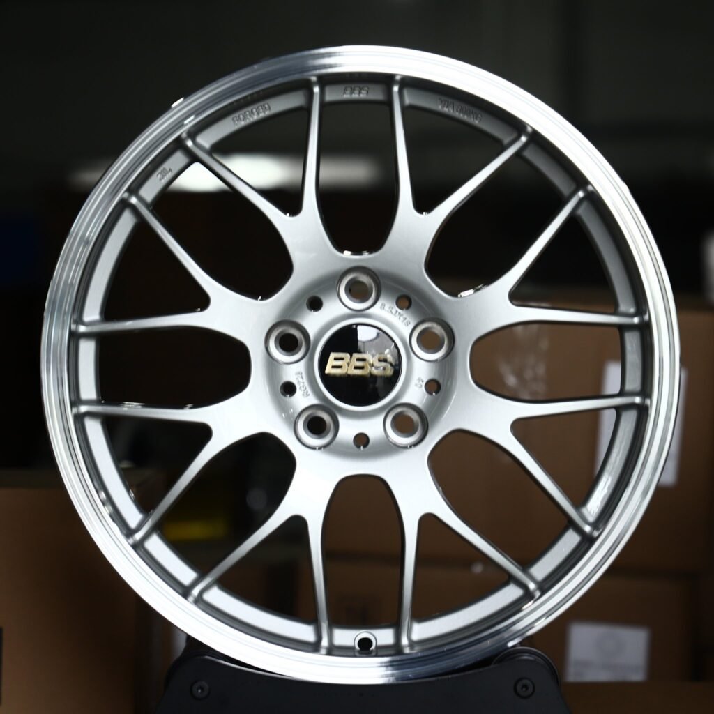 Ford Mustang wheels – Bright Silver Y-Spoke Mesh (BBS-Style), front view