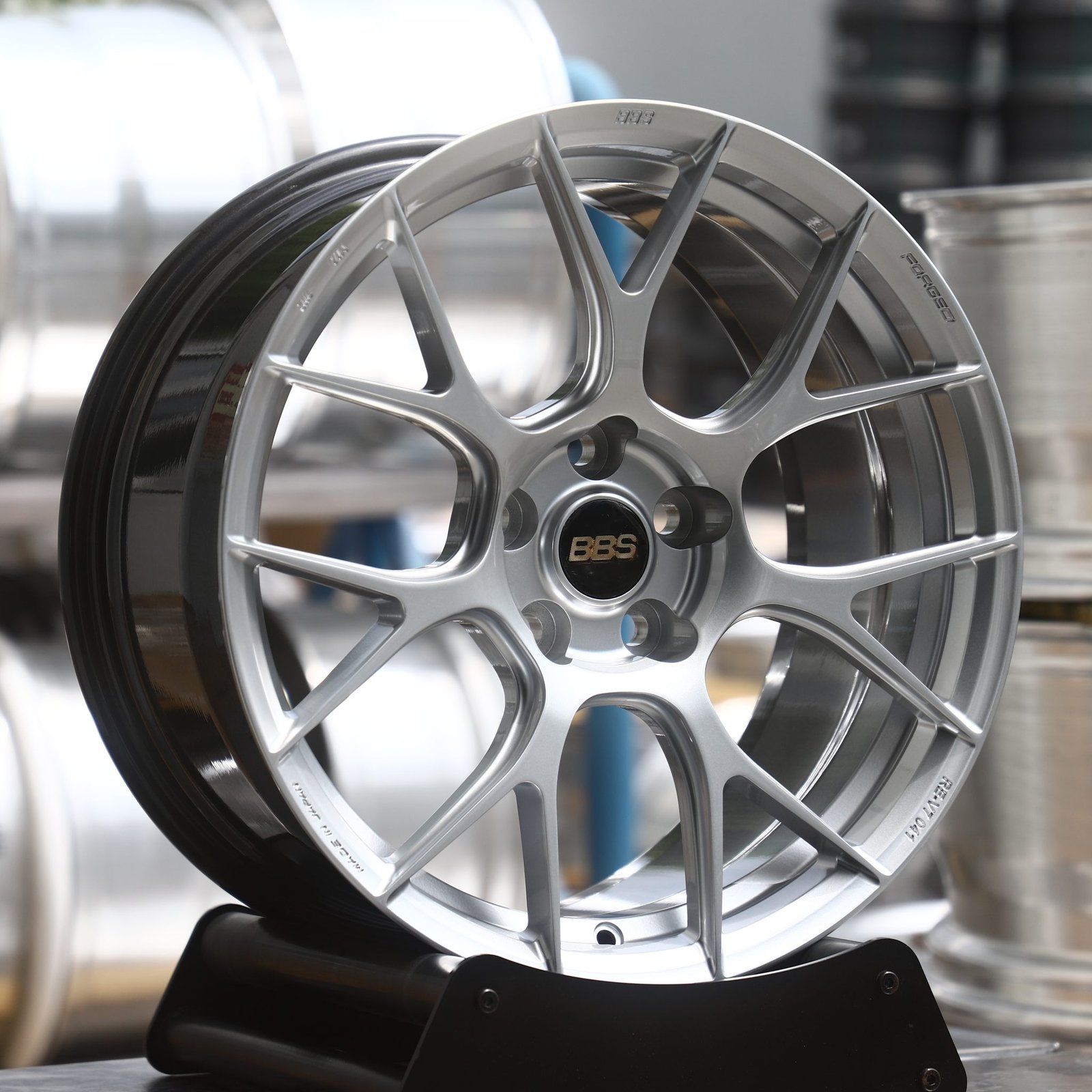 Tesla Model 3 wheels – Bright Silver Y-Spoke Mesh (BBS-Style), front view