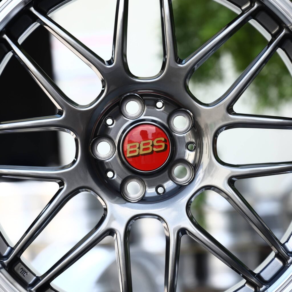 5x112 wheels – Metallic Gray Cross-Spoke Mesh Polished Lip (BBS-Style), side view