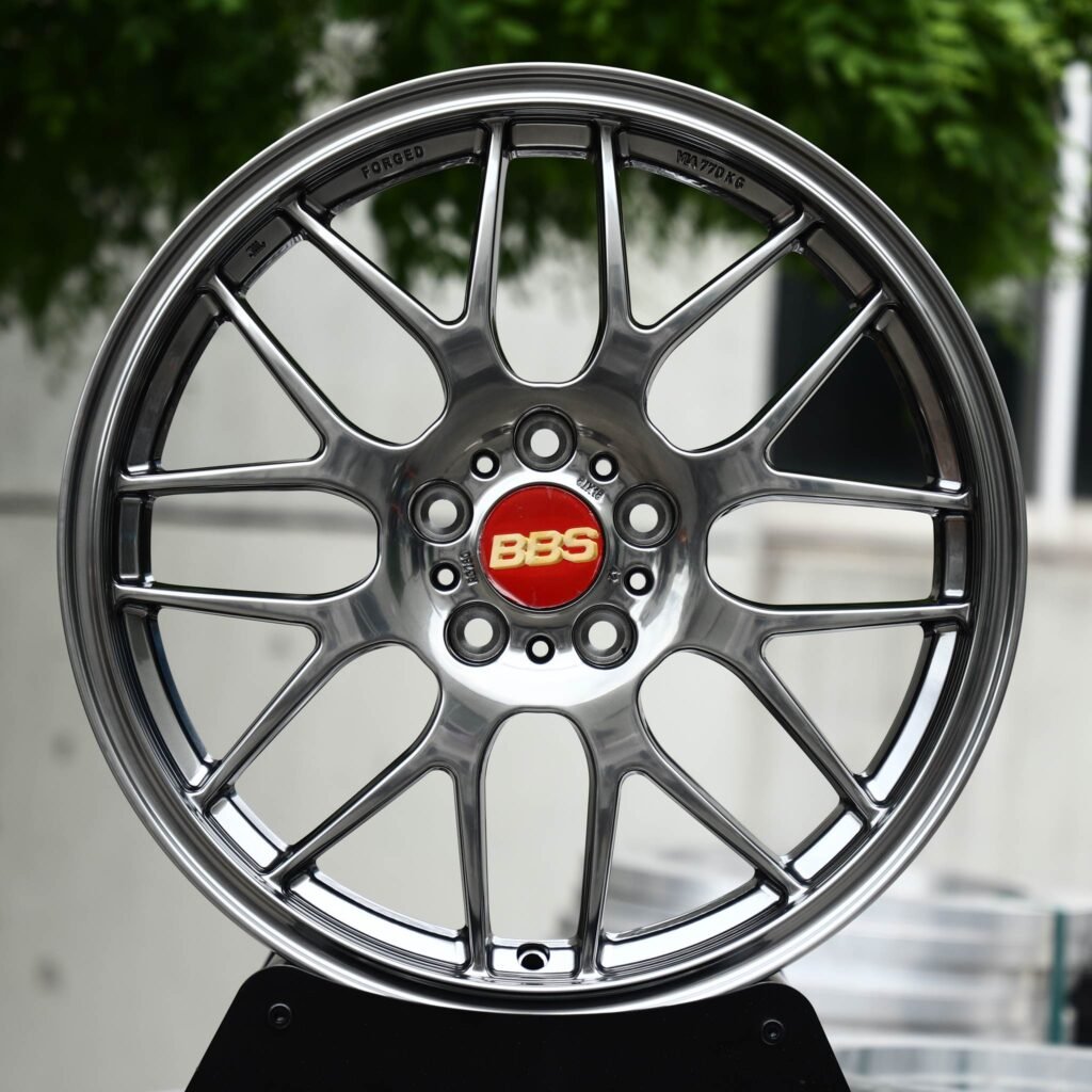 Ford Mustang wheels – Metallic Gray Cross-Spoke Mesh Stepped Lip (BBS-Style), front view