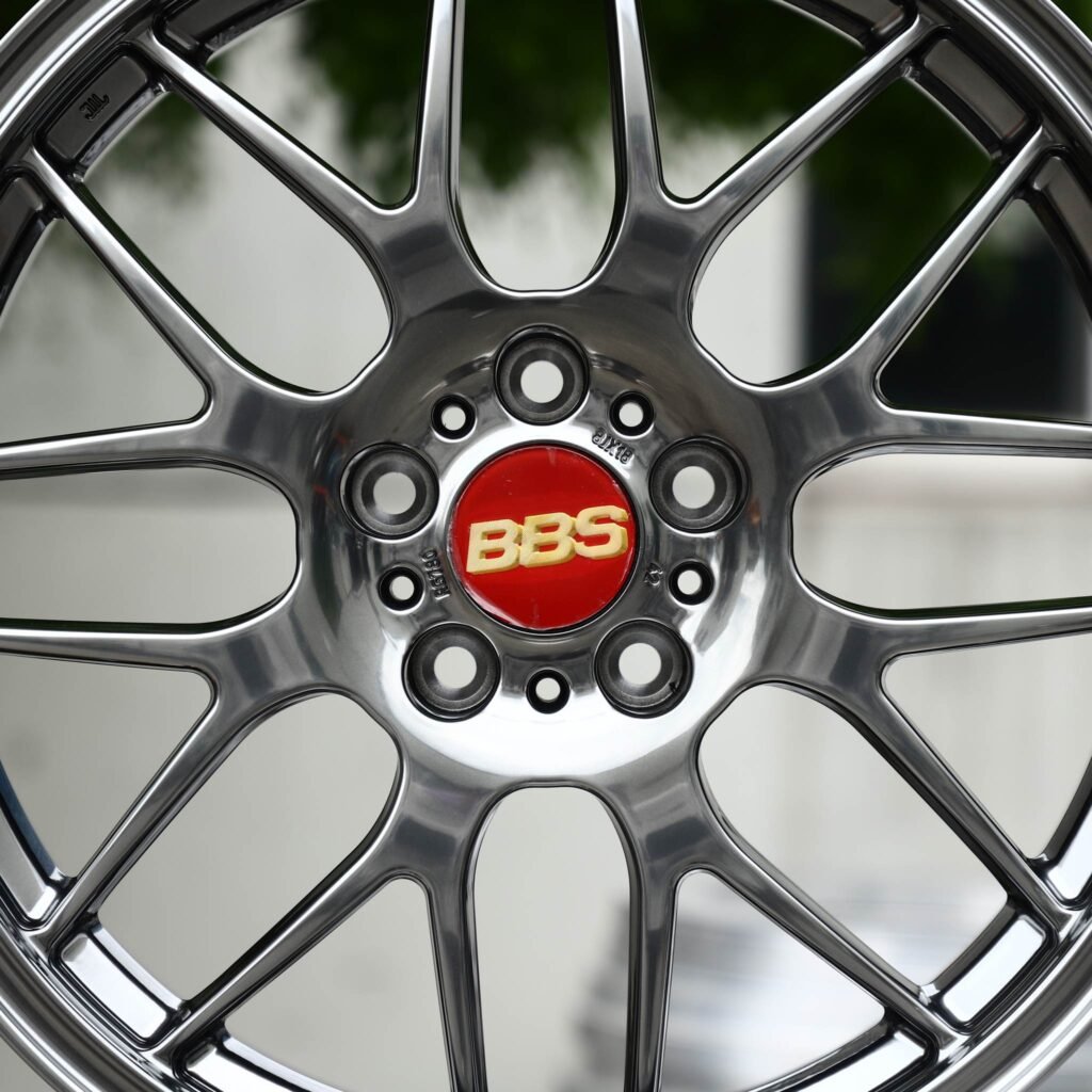 Tesla Model 3 wheels – Metallic Gray Cross-Spoke Mesh Stepped Lip (BBS-Style), lip and barrel detail