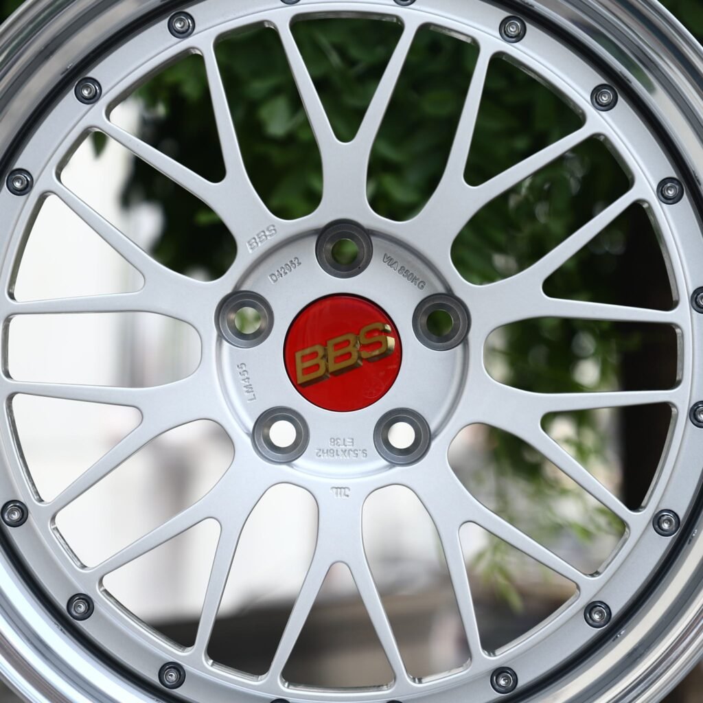 Audi A4 B9 wheels – Silver Cross-Spoke Mesh 2-Piece Riveted Polished Lip (BBS-Style), lip and barrel detail