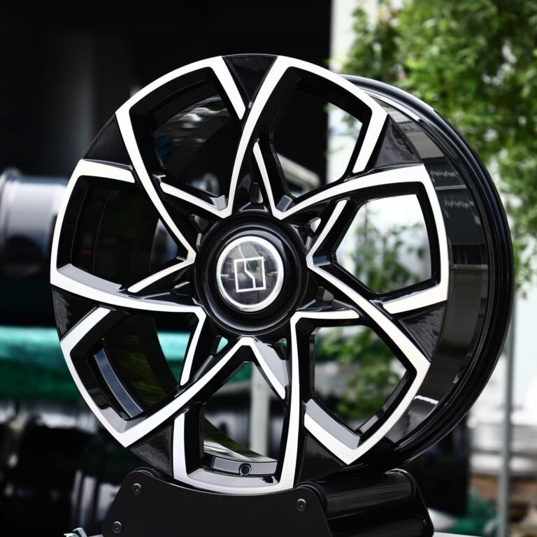 BMW M4 wheels – Gloss Black Machined 5-Petal Directional, front view