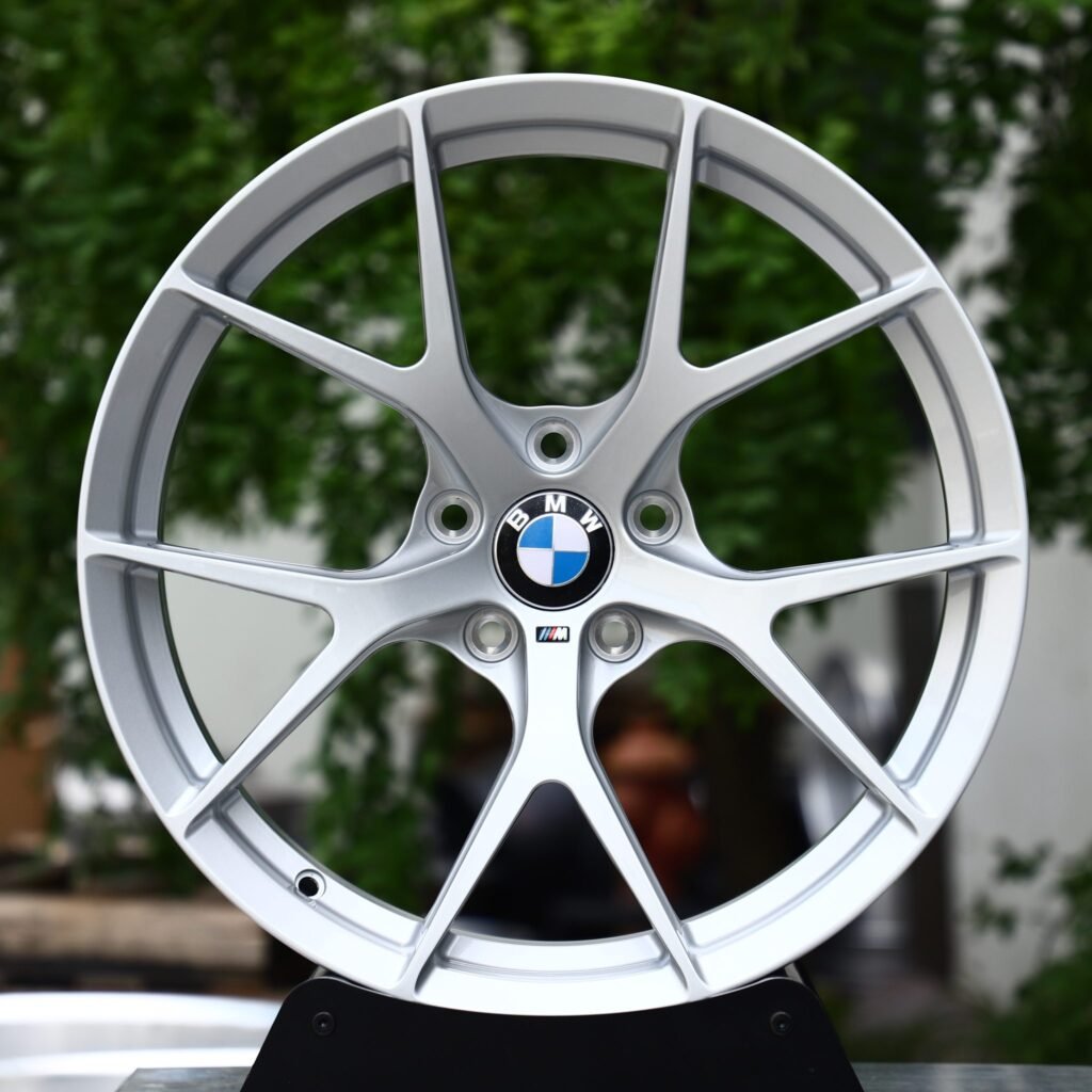 BMW M4 G82 wheels – Bright Silver 5 Y-Spoke (BMW OEM-Style), rear view