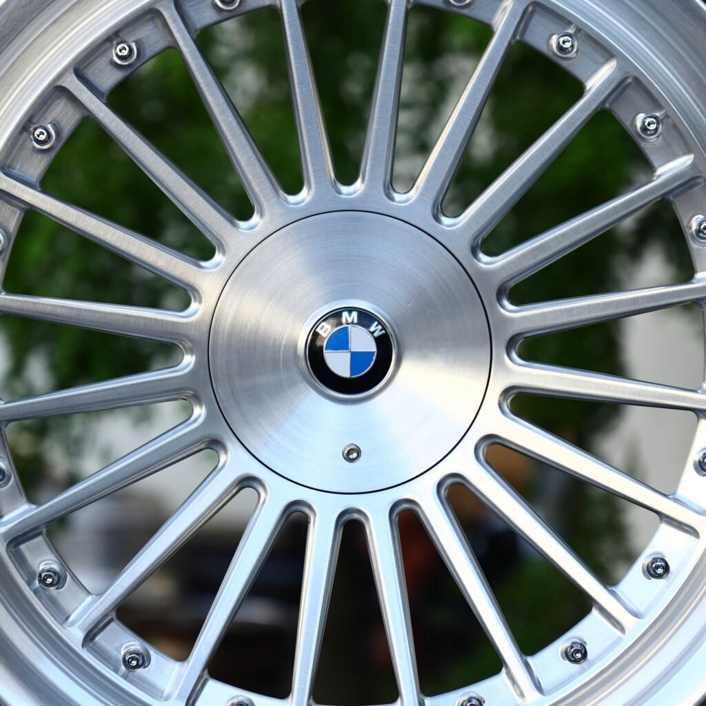 BMW M2 G87 wheels – Brushed Silver Multi-Spoke Riveted Deep Lip (BMW OEM-Style), lip and barrel detail
