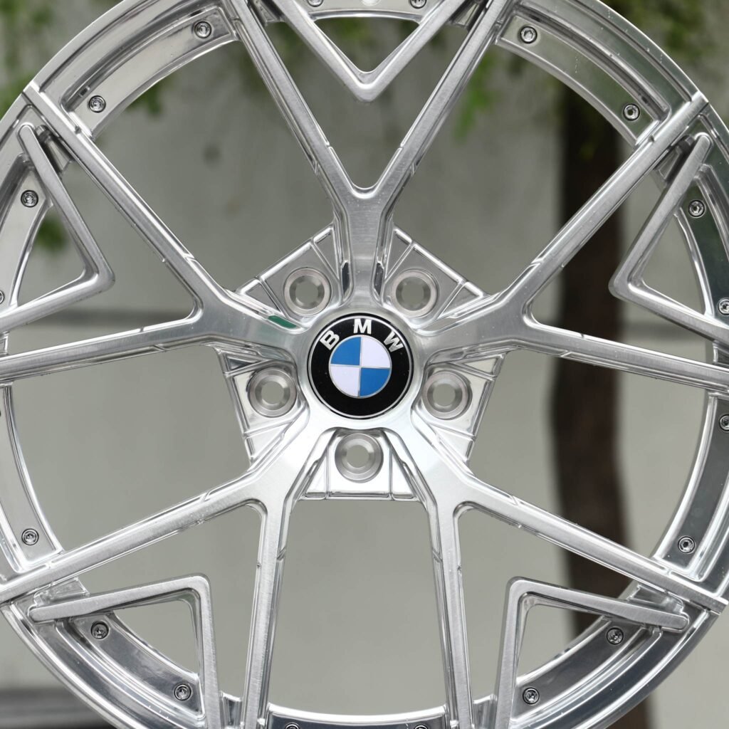BMW M3 G80 wheels – Polished 5 Split Y-Spoke Windowed Lip (BMW OEM-Style), lip and barrel detail