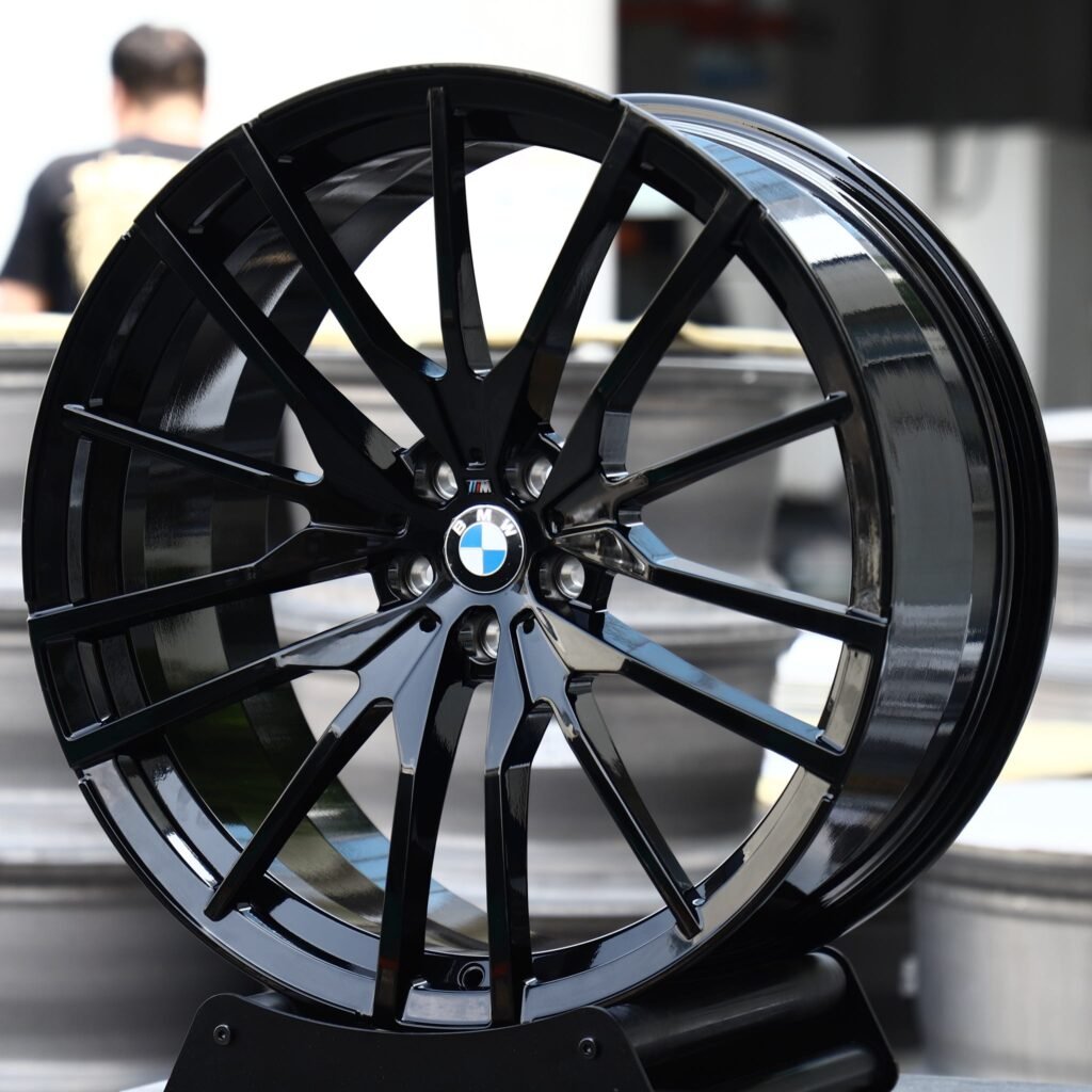 BMW Style 763M Gloss Black 15-Spoke Forged Wheels – BMW M3 CS Handschalter, rear view