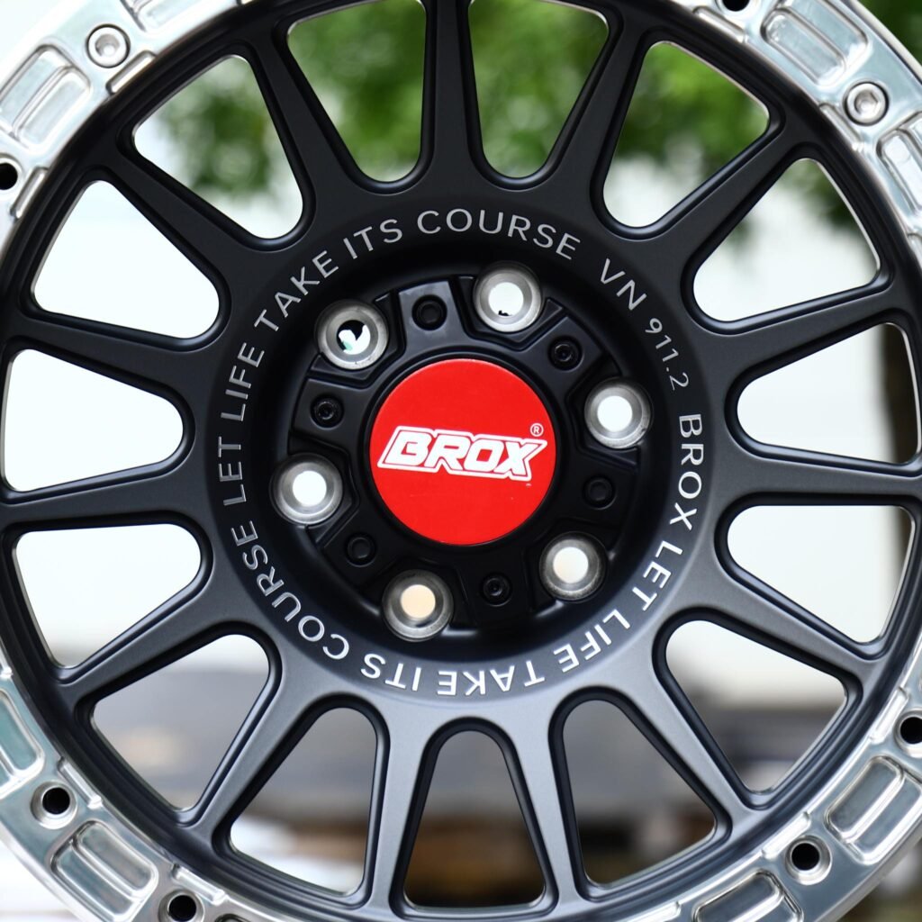 Toyota Tacoma wheels – Gunmetal 16-Spoke Polished Bolted Ring Beadlock (Brox-Style), lip and barrel detail