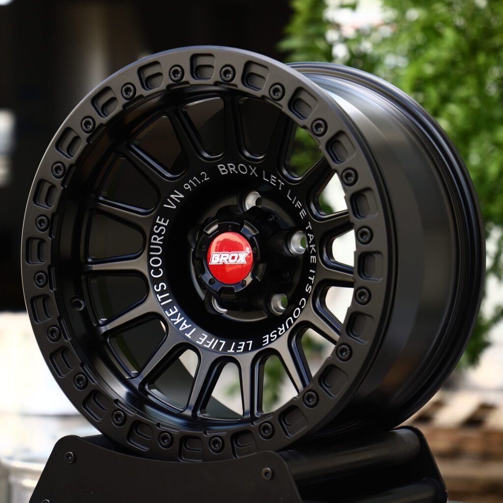 Land Rover Defender wheels – Matte Black Bolt Ring 14-Spoke (Brox-Style), angled view