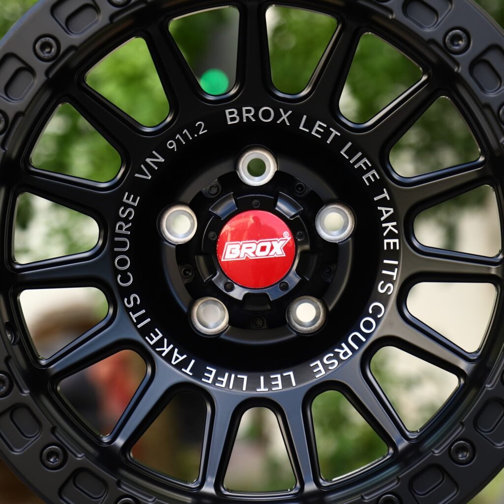 Jeep Gladiator wheels – Matte Black Bolt Ring 14-Spoke (Brox-Style), lip and barrel detail